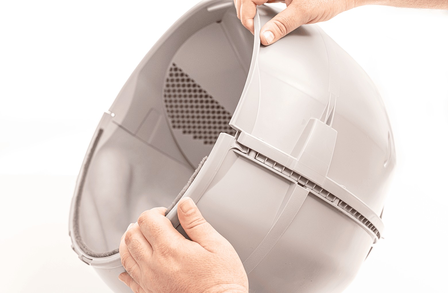 Aligning and closing the globe halves