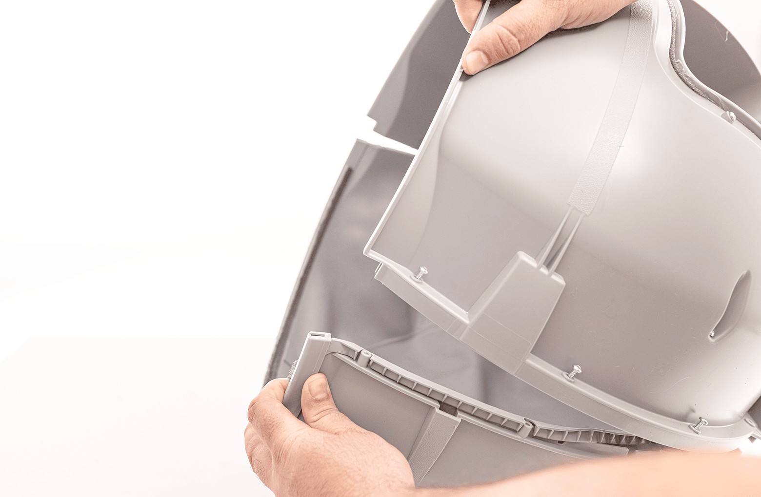 Separating the globe halves