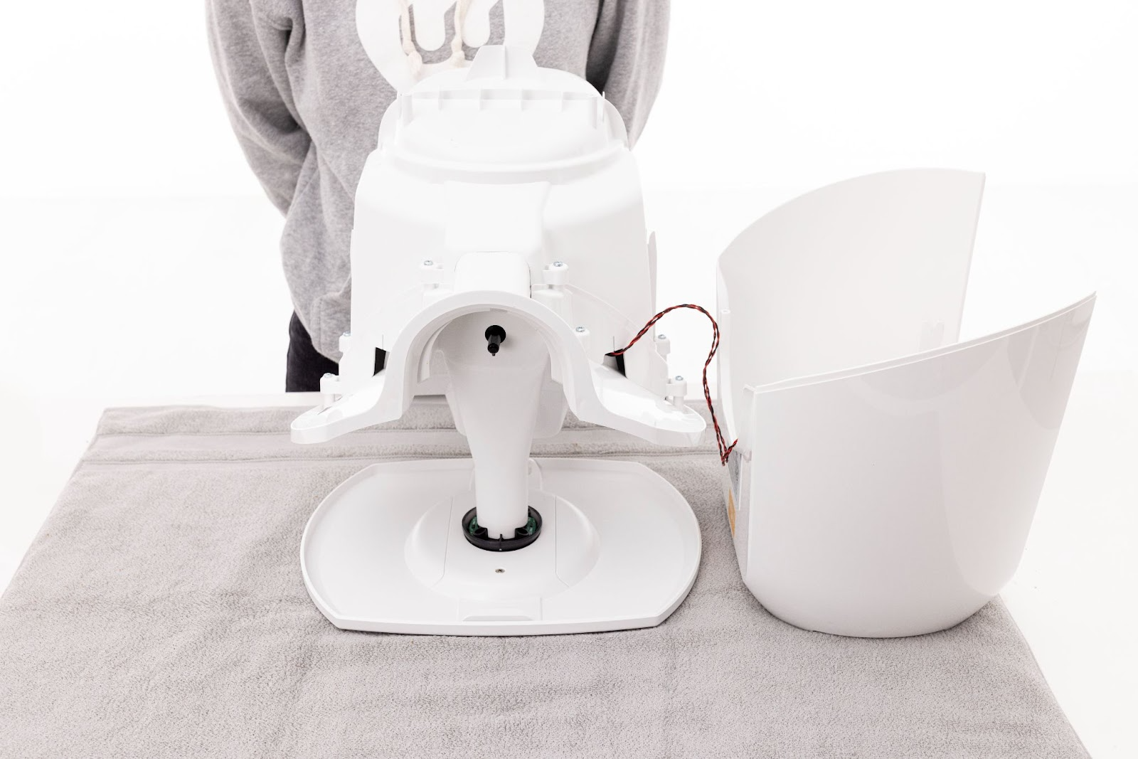 Separating the base from Feeder-Robot and set it aside